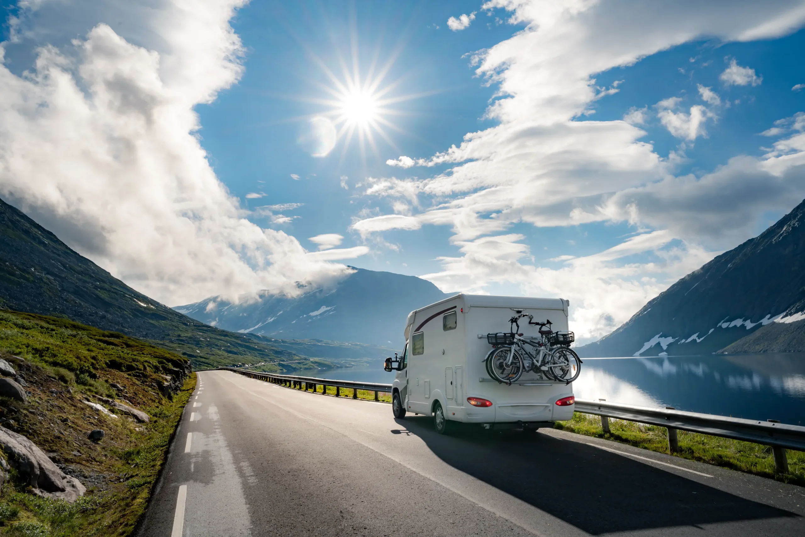 DiLog an Land – Dein digitales Reisetagebuch für Camper-Reisen Wohnmobil auf norwegischer Fjordstraße – DiLog digitales Reisetagebuch